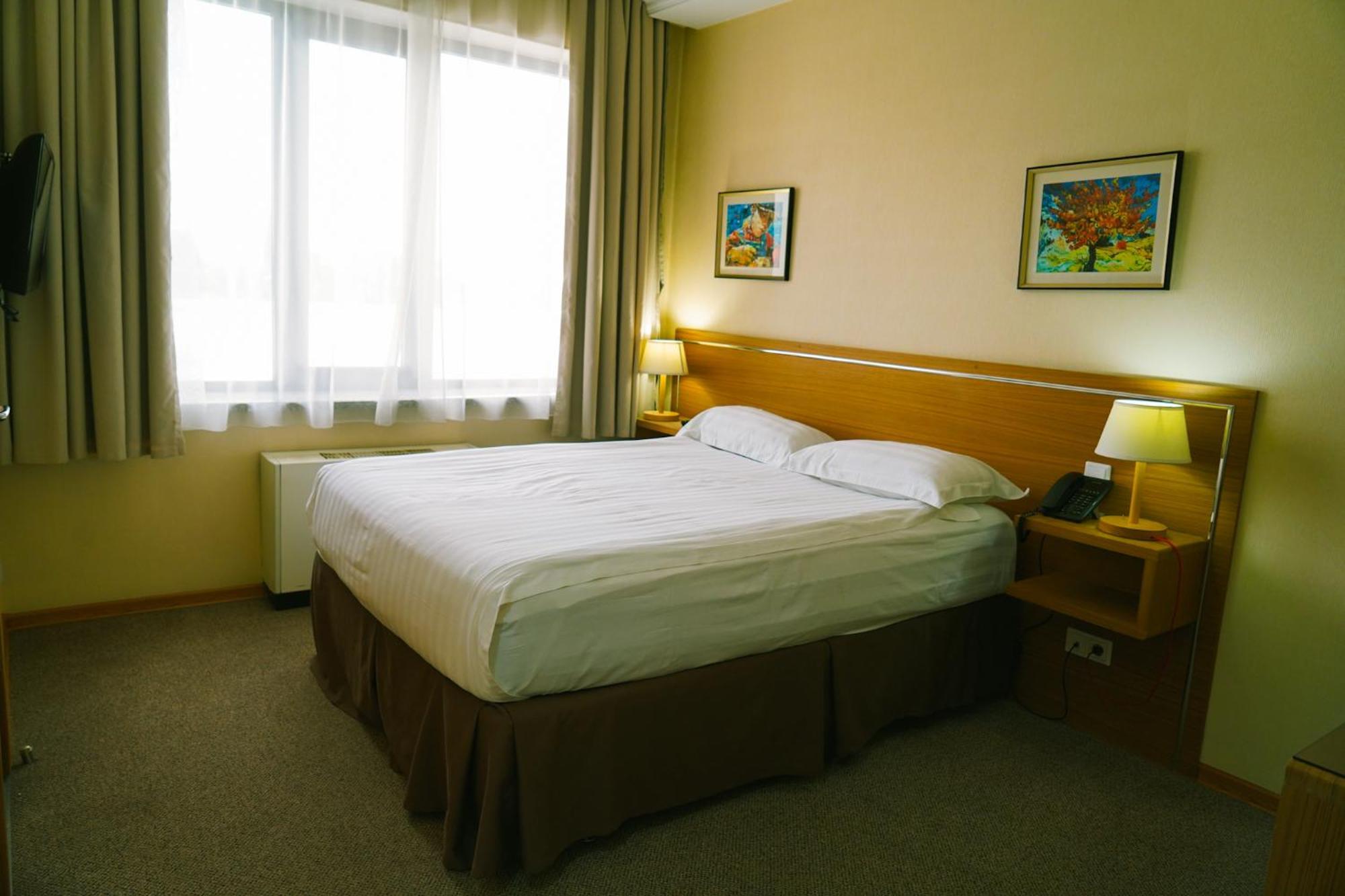 City Hotel Μπισκέκ Εξωτερικό φωτογραφία