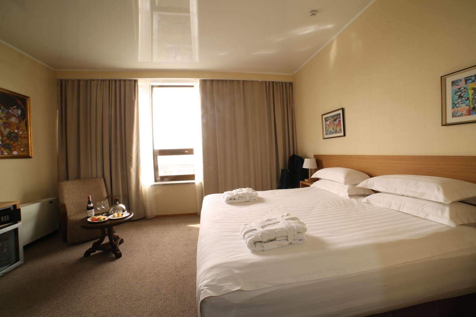 City Hotel Μπισκέκ Εξωτερικό φωτογραφία